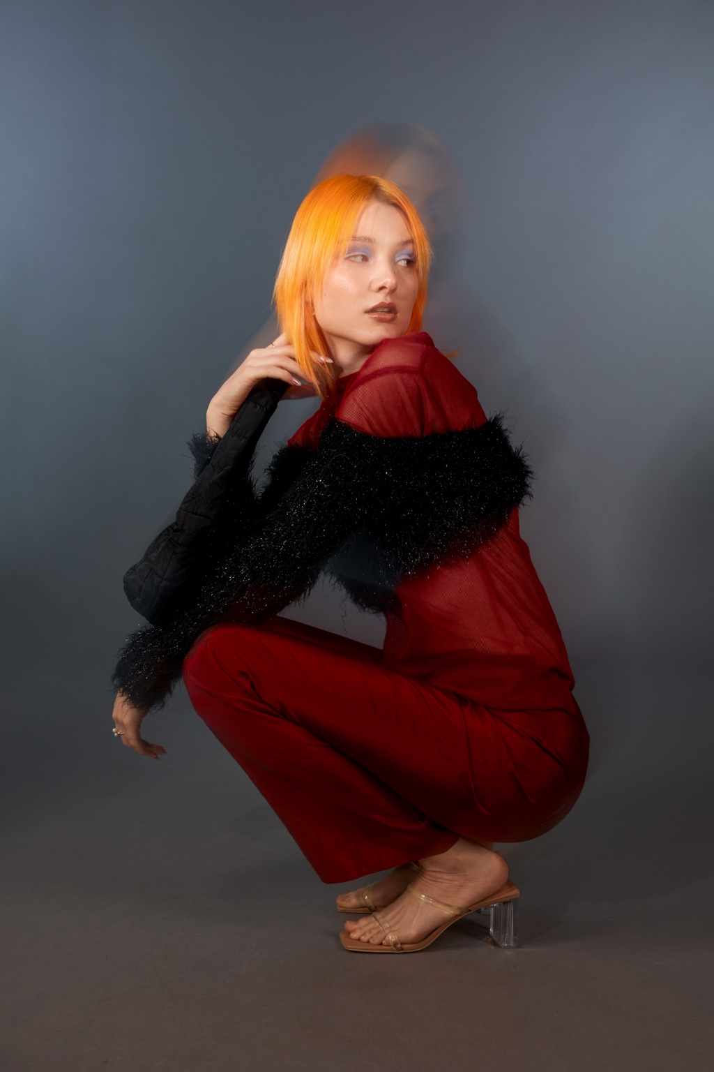 Fashion-Portrait in Rot und Schwarz